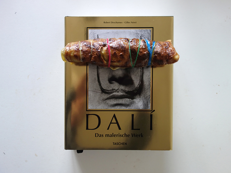 325 Surealistisches Objekt